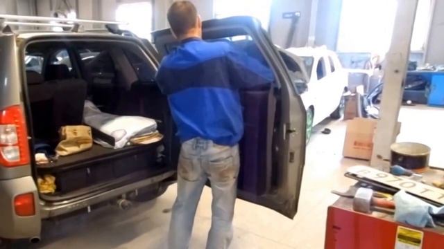 Как снять обшиву багажной двери на CHERY TIGGO FL
