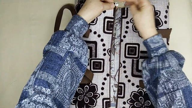 Как сшить сумку на молнии быстро и просто! How to sew a zipper in a bag.
