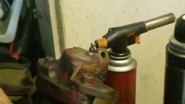 Как открутить штуцер прокачки тормозов
