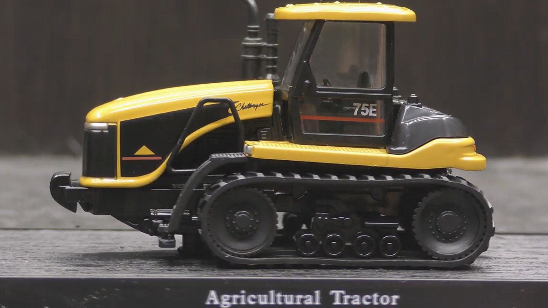 CAT Challenger 75E / Масштаб 1:64 коллекционная / Масштабная модель фермерского трактора