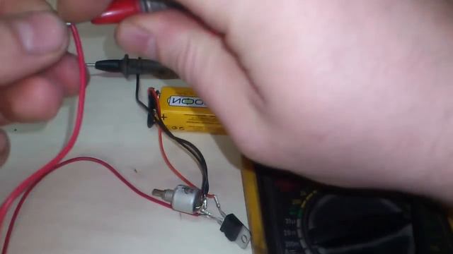 Регулируемый стабилизатор напряжения из не регулируемого 7805.