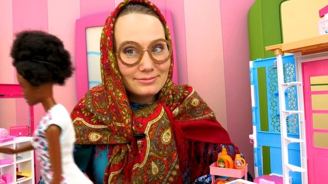 Видео игрушки - Кукла Барби и Баба Маня. Барби и Кен опоздали по делам! Игры в доктора и больницу