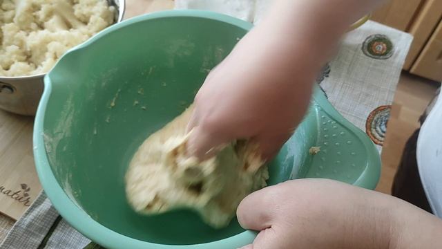 Самый лучший рецепт теста на кипятке для пельменей, вареников, мантов, чебуреков и прочего