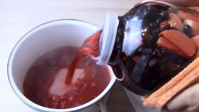 Компот из яблок и черноплодной рябин на зиму. Простой рецепт.