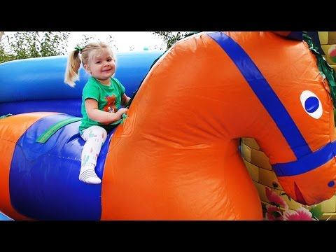 ✿ МЕГА Замок ПРИНЦЕССЫ Большой БАТУТ Surprise Disney Princess Play Castle trampoline