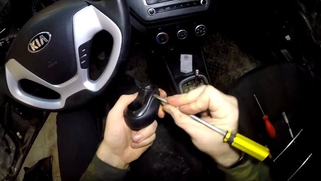Как снять/разобрать ручку МКПП Kia Rio 2011-2017год