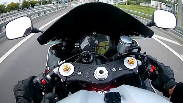 Ямаха Р1,На работу как на праздник