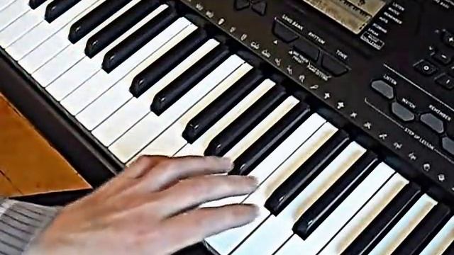 Как научится играть на синтезаторе не зная нот