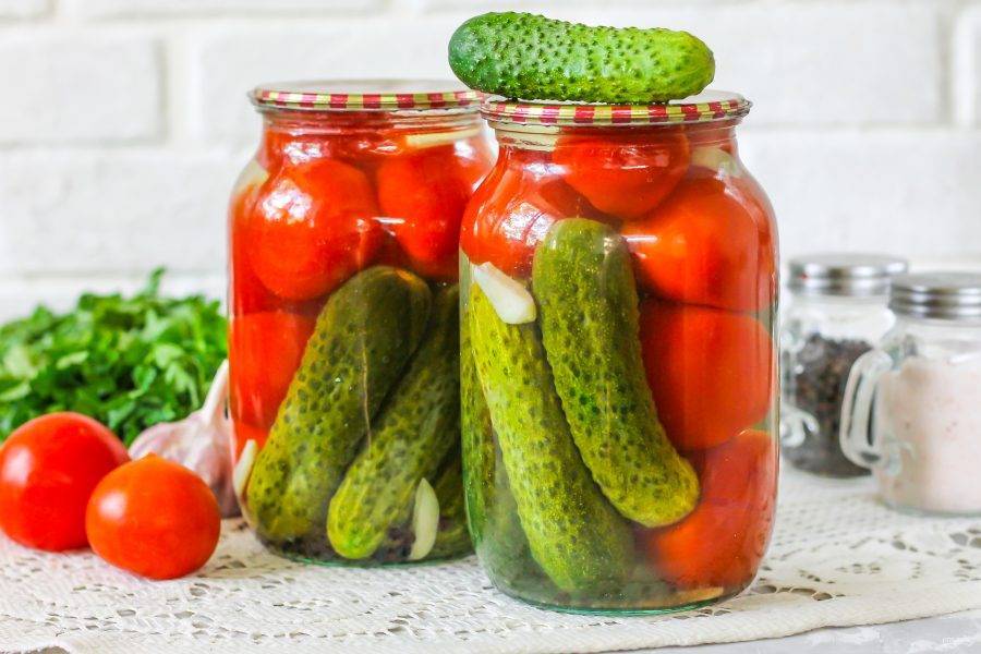 САМОЕ ВКУСНОЕ МАРИНОВАННОЕ АССОРТИ ИЗ ОГУРЦОВ И ПОМИДОРОВ НА ЗИМУ ? Простой и быстрый рецепт