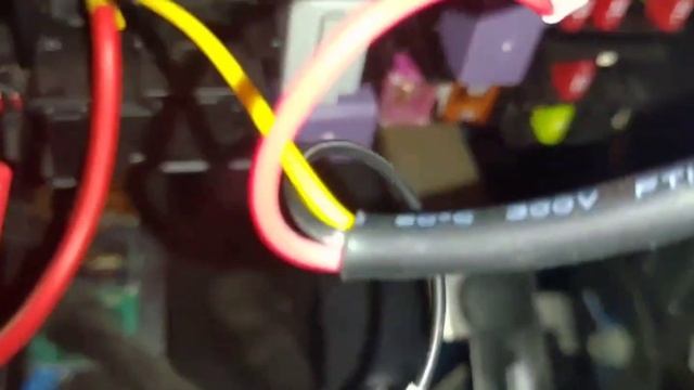 Как правильно подключить регистратор через блок питания на три провода от блока предохранителей.