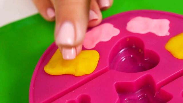 Готовлю игрушкам — Свинка Пеппа и желейные мишки! Еда для игрушек из пластилина Плейдо