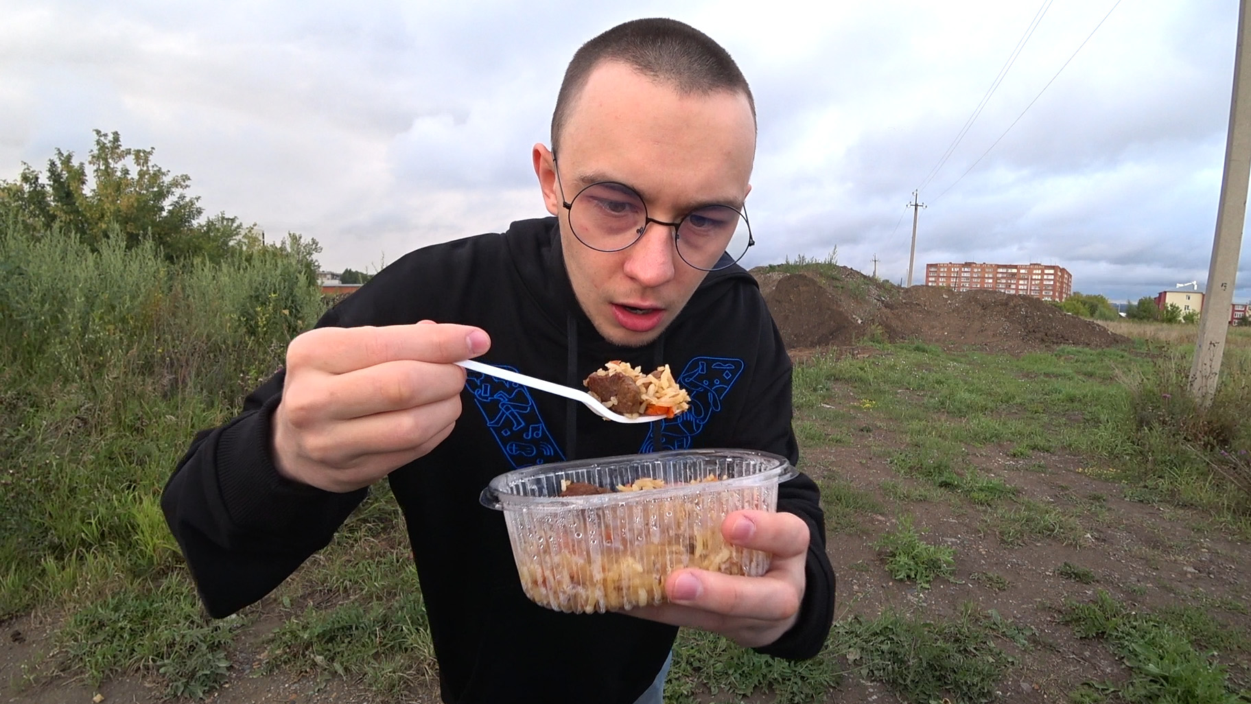 DIMAVIPER ПРОБУЕТ УЗБЕКСКИЙ ПЛОВ И ШОКОЛАДНУЮ ПАХЛАВУ