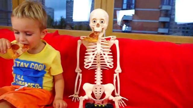 Funny Kids & Giant Skeleton! Johny Johny Yes Papa Baby Songs Nursery Rhymes for Children