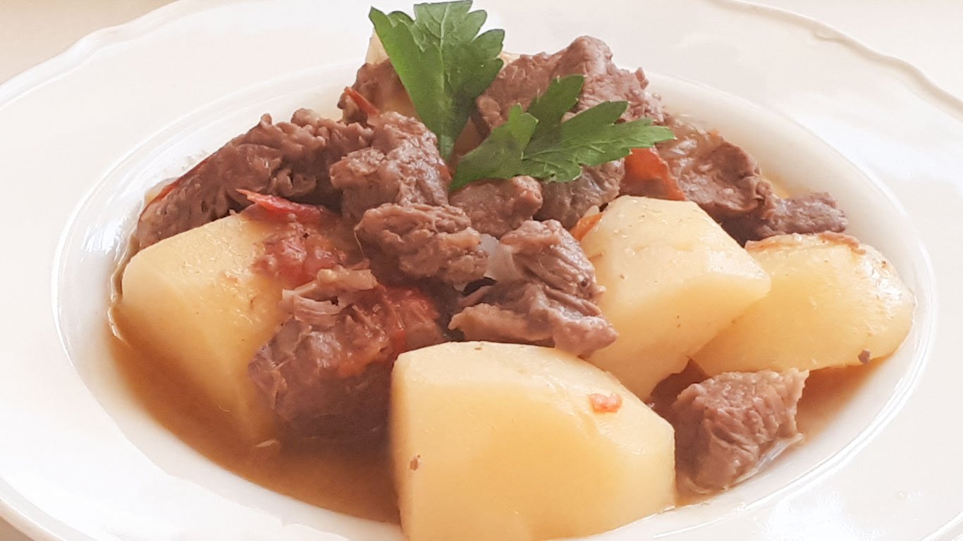 Как потушить говядину с картофелем, просто и недорого? Тушеное мясо с картошкой.