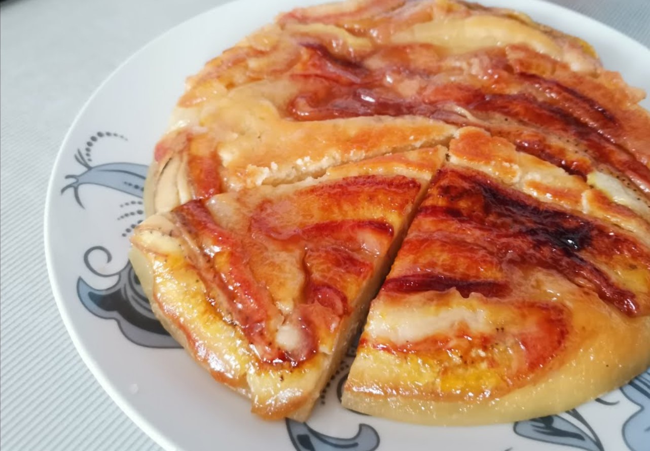 ПИРОГ НА СКОВОРОДЕ! ОЧЕНЬ ВКУСНО! Пирог с бананами без духовки. Пирог с карамелизированными бананами