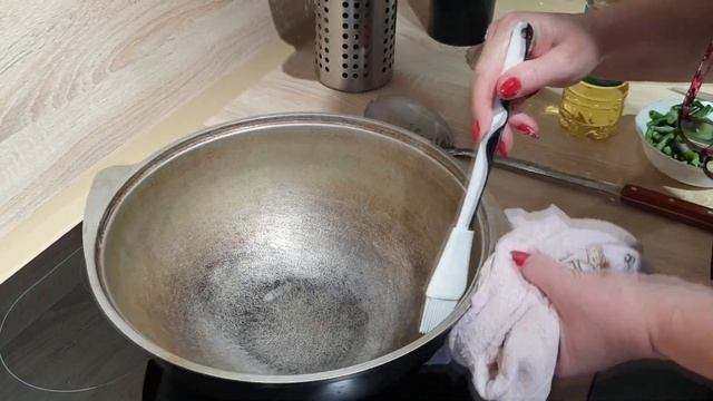 СЕНЯ В ДЕЛЕ, а у нас на сковороде всё пригорает. Как прокалить казан или сковороду?
