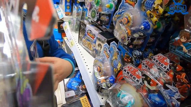 Какие ПОДАРКИ хотят дети на Новый Год? Отправляемся в магазин за новыми игрушками // KiFill boys