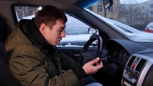 Заблокировался руль и ключ в замке зажигания не поворачивается. Как завести машину? что делать?