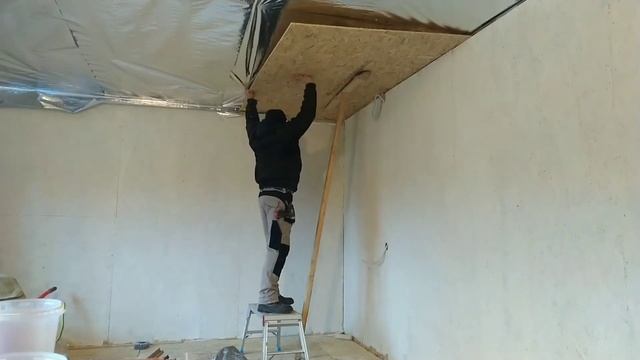 листы OSB на потолок, как крепить одному!