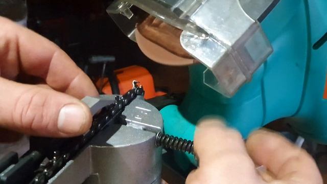 Заточка  цепи бензопилы станком sturm@.