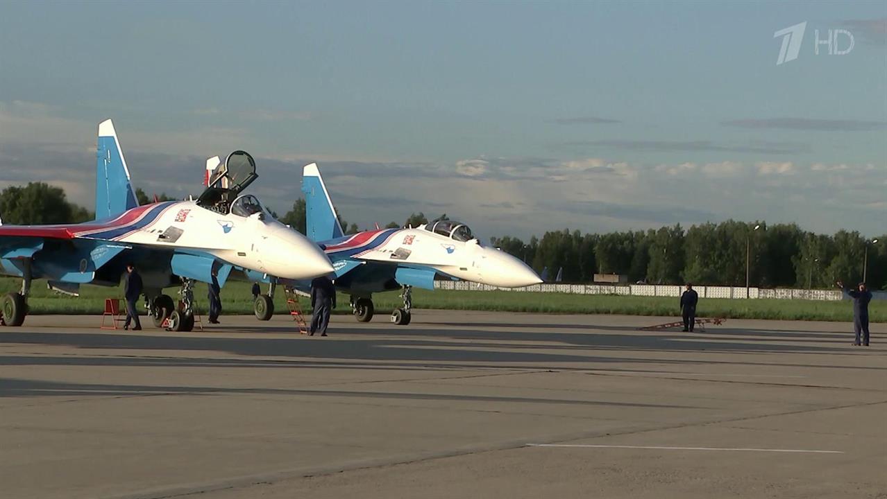 Легендарная пилотажная группа "Русские витязи" получила новейшие истребители Су-35
