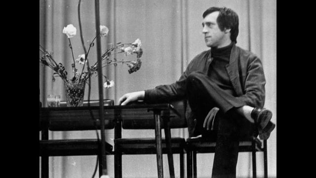 В Высоцкий. А он, бл-дь, даже ухом не повел, 1974 г.