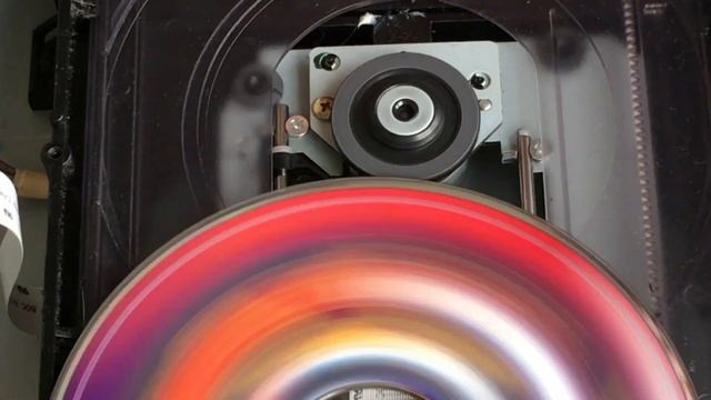 Как работает лоток привода и лазерная головка в DVD плеере. Детально рассмотрим как это сделано.