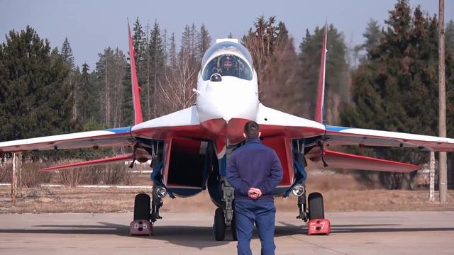 Тренировочные полёты пилотажных групп Стрижи и Русские Витязи