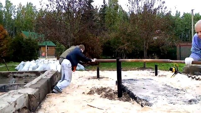 Вкрутить винтовую сваю своими руками.