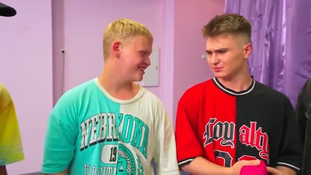 ДЕВЧОНКИ В КАМПУСЕ НЕ УМЕЮТ ЦЕЛОВАТЬСЯ? ГЛУБЫЕ СПЛЕТНИ ПАЦАНОВ