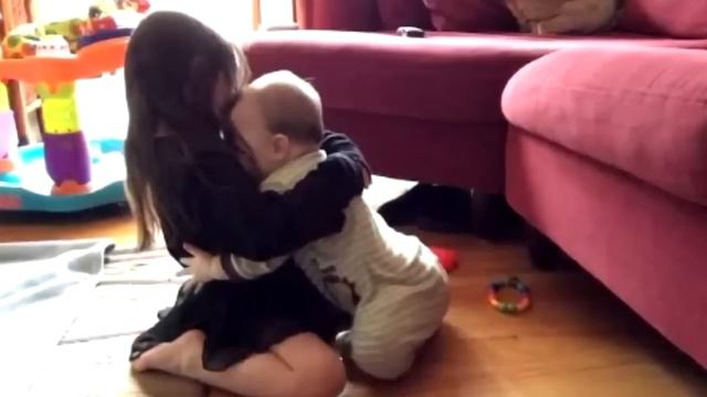 Родители были в ужасе, когда увидели, что делает девочка с их сыном!