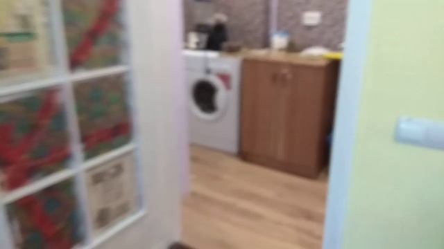 В процессе покраски межкомнатных дверей,стекло и полотно. Этап 2