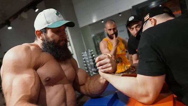 AKIMBO ПРОТИВ САМОГО СИЛЬНОГО БИЦЕПСА / АРМРЕСТЛИНГ