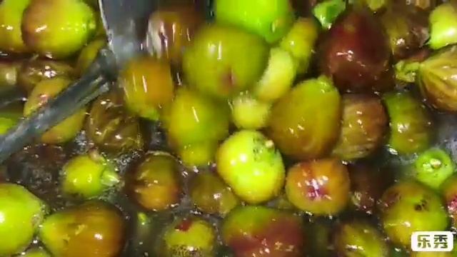 Сушим инжир в сушилке на зиму.
