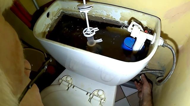 Замена и настройка арматуры в смывном бачке унитаза!