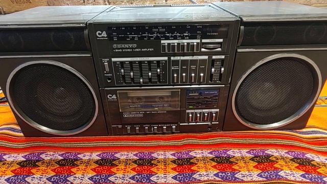 Sanyo C-4 - ЗВУК!!! и УВЕРЕННАЯ заявка на лидерство в "Compo-class" бюджетного сегмента