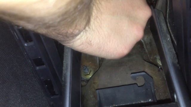 Как легко подтянуть ручник Renault Megane 2 \ How to Tighten the Renault Megane 2 Hand Brake