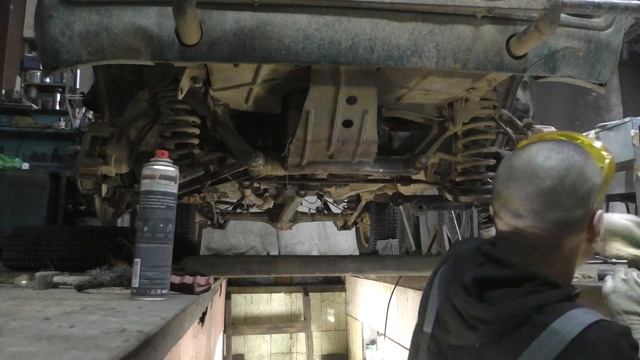 НИВА 2121 замена сайлентблоков не снимая нижние рычаги ч.1