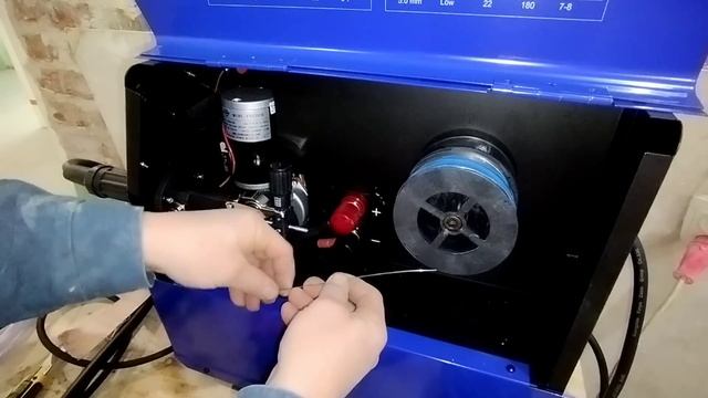 Полуавтомат Аврора. Пробую сварку без газа.
