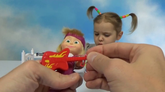 Маша и Медведь игрушки и яйца с игрушками распаковка Masha and the Bear surprise toys unboxing