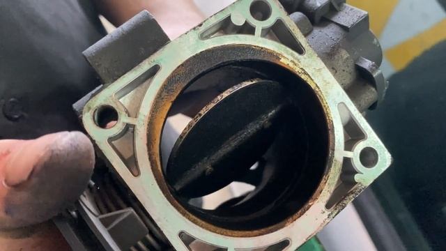 Падают обороты при сбросе газа, машина глохнет? В чем причина и как это вылечить своими руками?