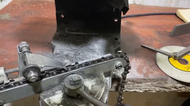 Заточка цепи бензопилы станком.