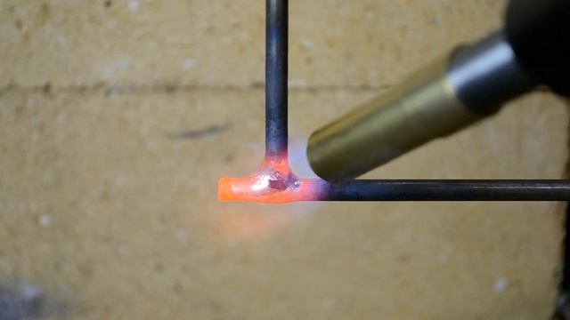 Пайка стали латунью, МАПП газом.( с субтитрами)