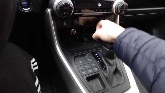 Toyota Rav 4 2020, как отключить электронный стояночный тормоз, в автоматическом и ручном режиме