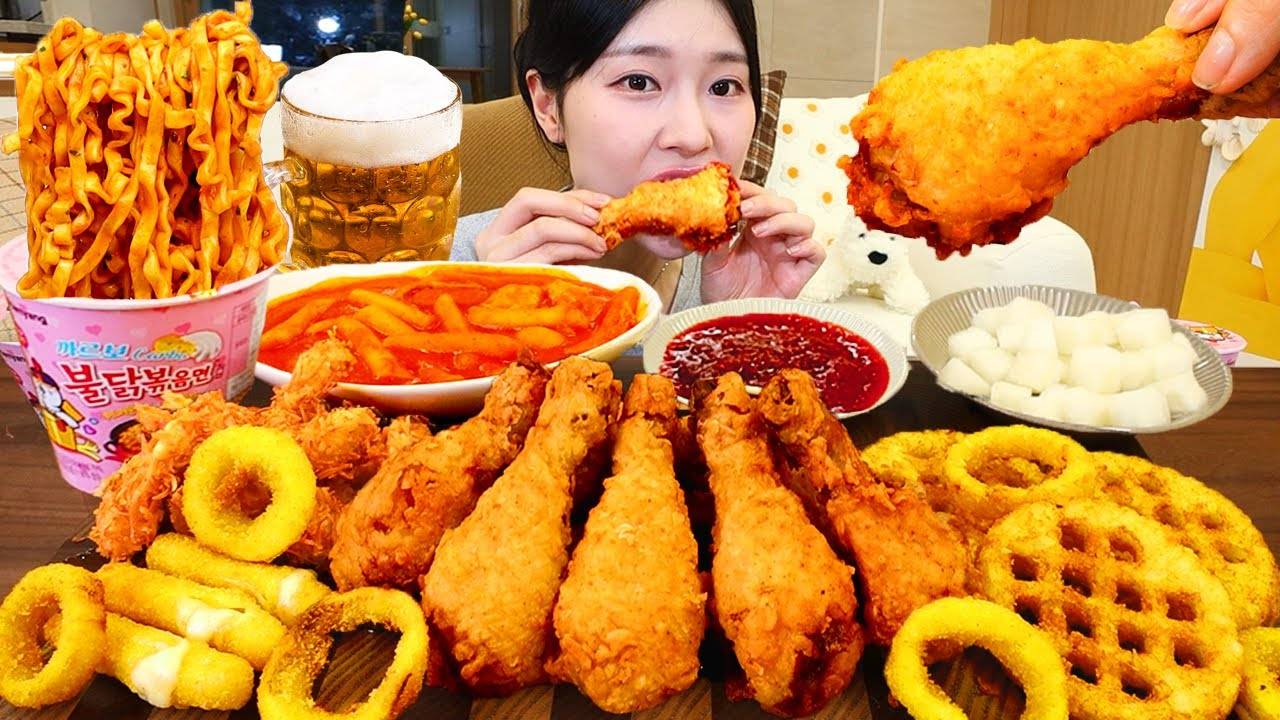 ASMR Мукбанг – Поедание жареного куриного филе, 떡볶이, сырных палочек и сырных шариков, при