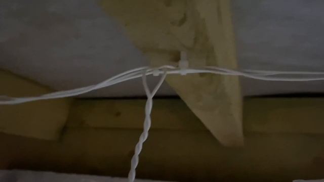 Вешаю гирлянду бохрама на дом. Часть 1