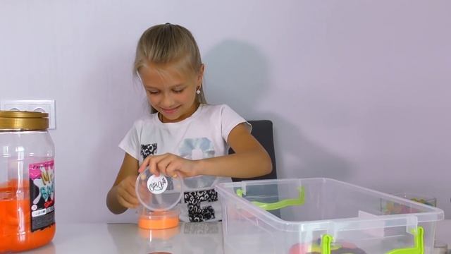 Лизуны и Слаймы для Детей | Ярослава и Космический Лизун | Tiki Taki Cook