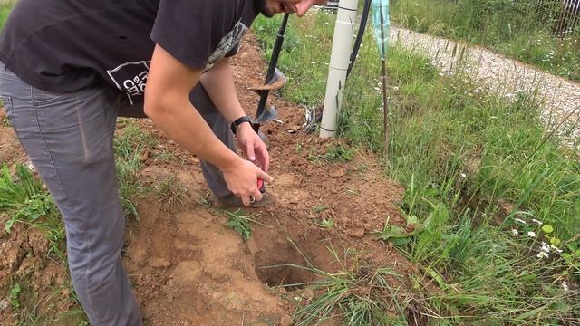 Установка заборных столбов бутованием на пучинистых грунтах. Забор своими руками часть 1.