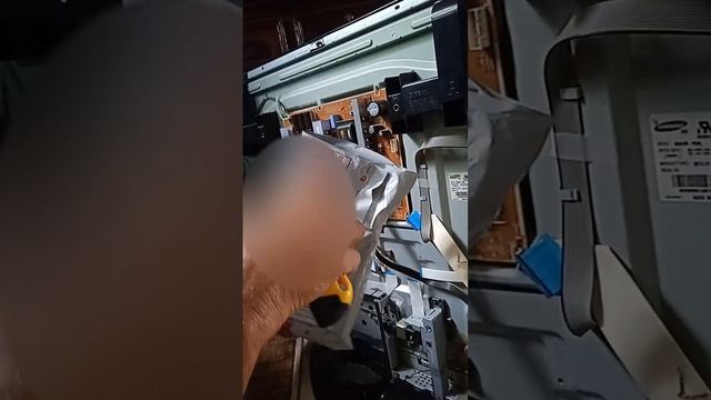 телевизор samsung плазма вертикальные полосы на изображении. ремонт.причина неисправности