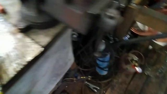 Почему нельзя определить количество фреона по давлению.
